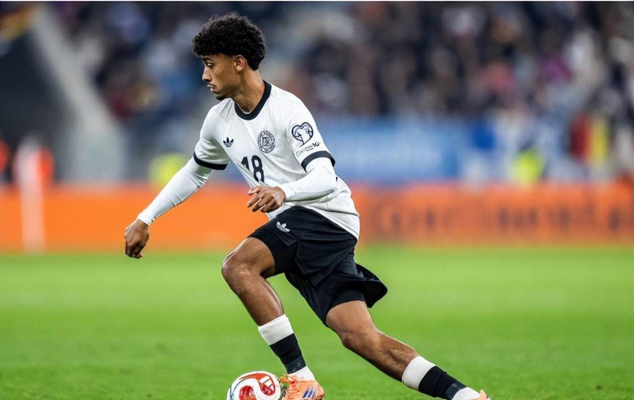 1球2助攻！22岁后防帝星闪耀德甲，转会费6000万欧，4大欧洲豪门争抢他